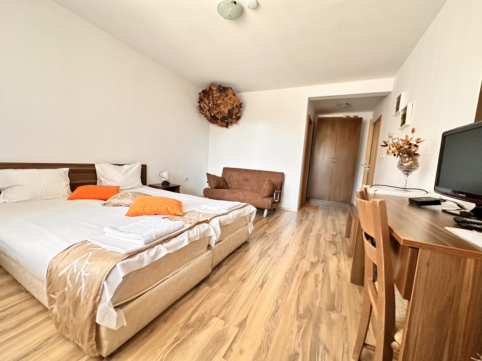 Стая Ароматна есен